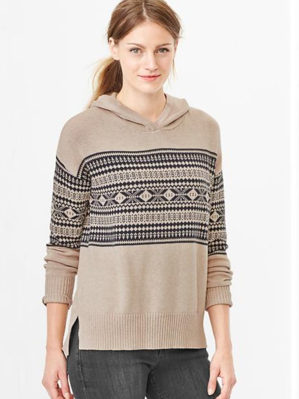 Gap Women's MEDIUM tan black hoodie featuring a Fair Isle Aztec/geometric design
